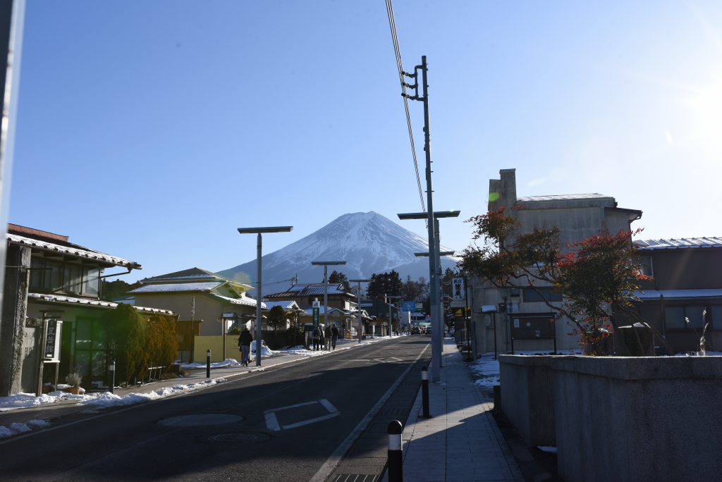 お店の前から見える富士山